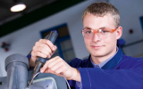 Konzentriert bei der Arbeit